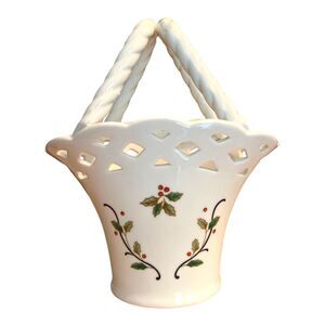 MIKASA 7.5" Holiday Lace Basket with Twisted Handle Holly Leaves RL040 in Box